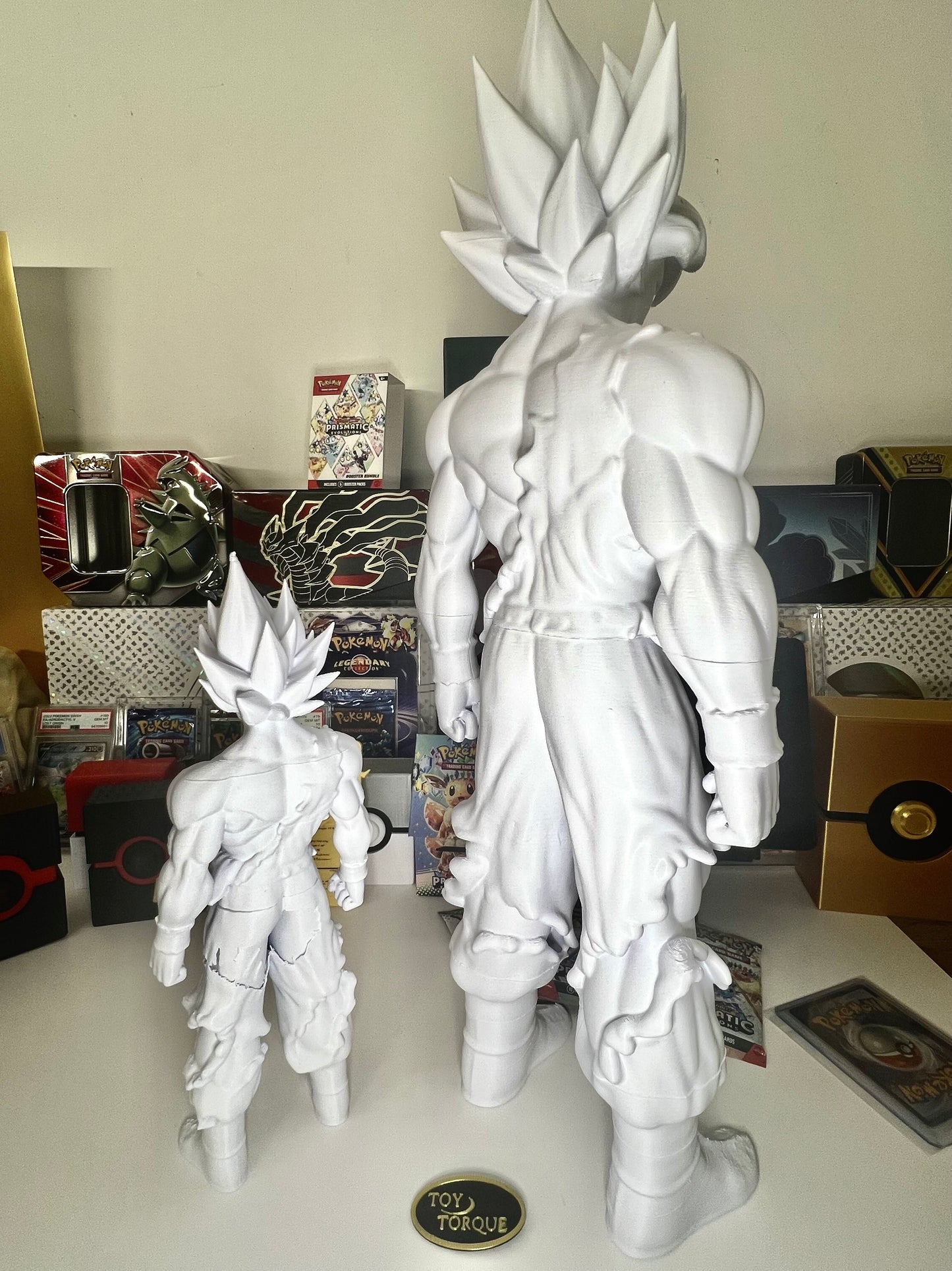 Goku  - Battle-Torn Statue (Flat White, unpainted)