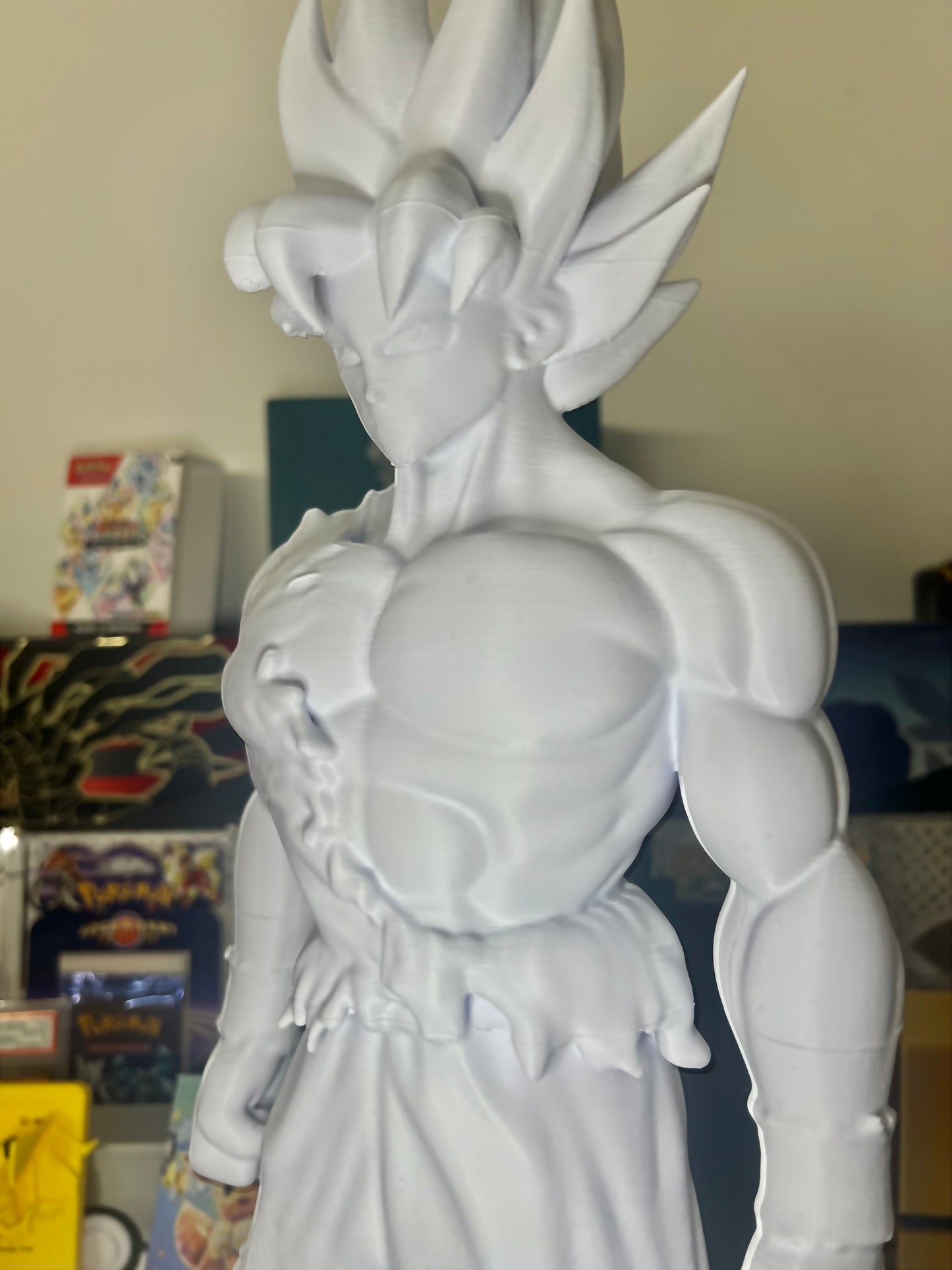 Goku  - Battle-Torn Statue (Flat White, unpainted)